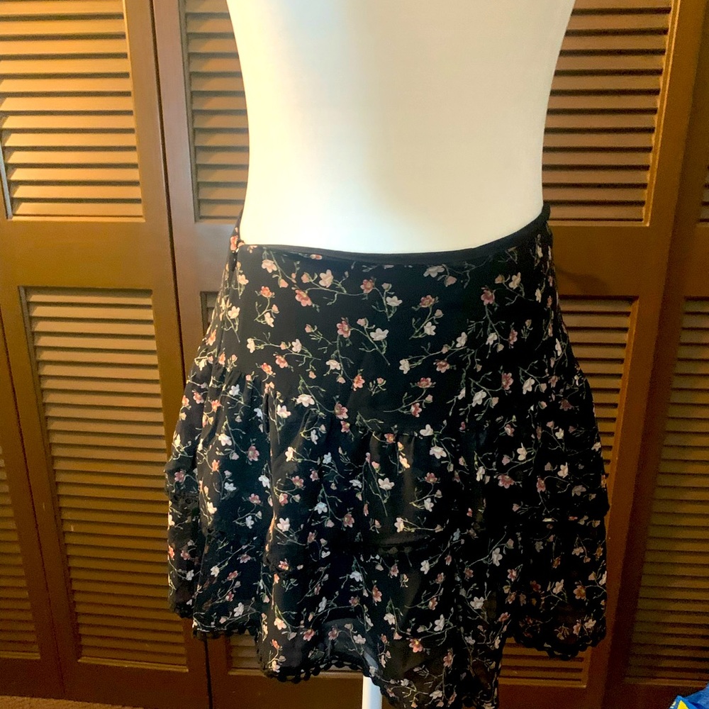 Floral skirt with great detailing
